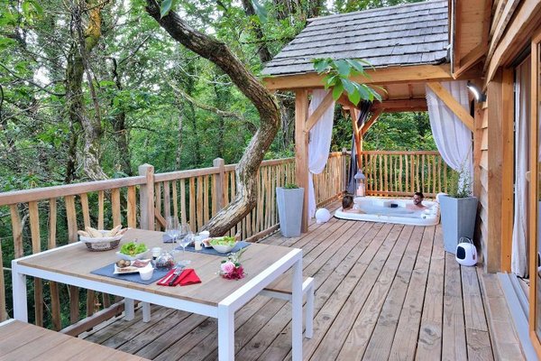 Hébergement insolite en Gironde, France - Cabane dans les arbres Gironde
