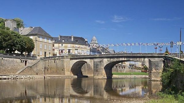 Quels paysages et sites historiques peut-on découvrir lors d'une croisière fluviale en Gironde ?